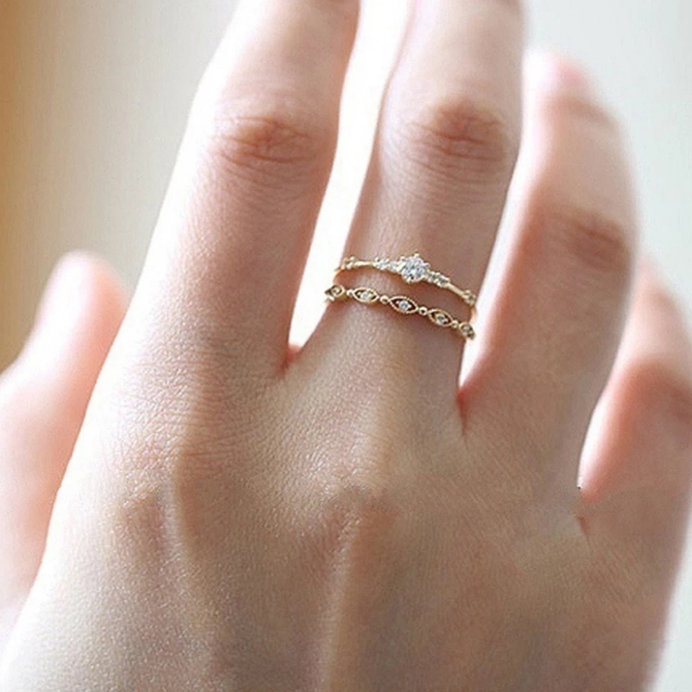 💎NEW💎 DAINTY GOLD PLATED SIMULATED DIAMOND RING - Picture 2 of 5